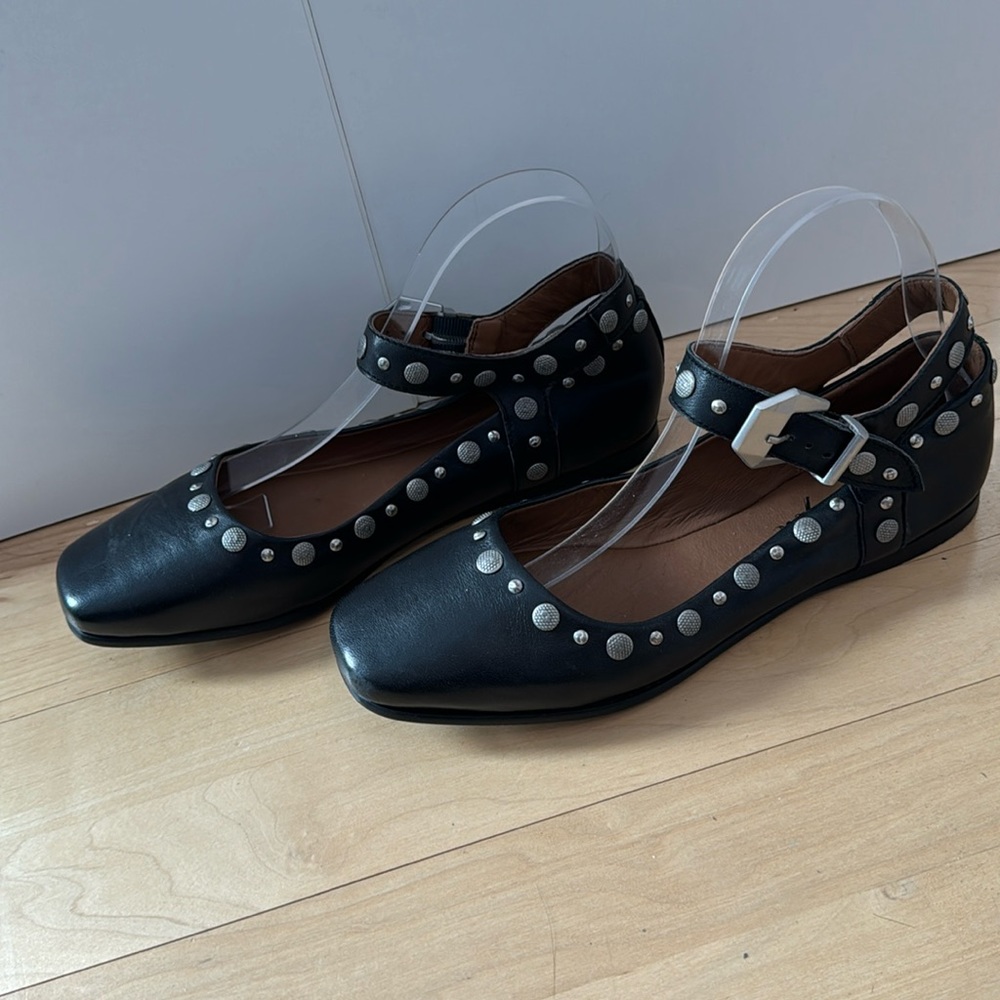 Brand new Free People studded flats